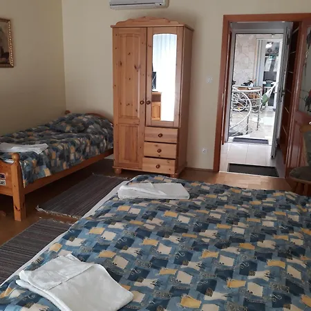 Kenezy Lux Vendeghaz Guest house