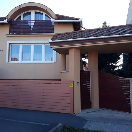 Kenezy Lux Vendeghaz 3*